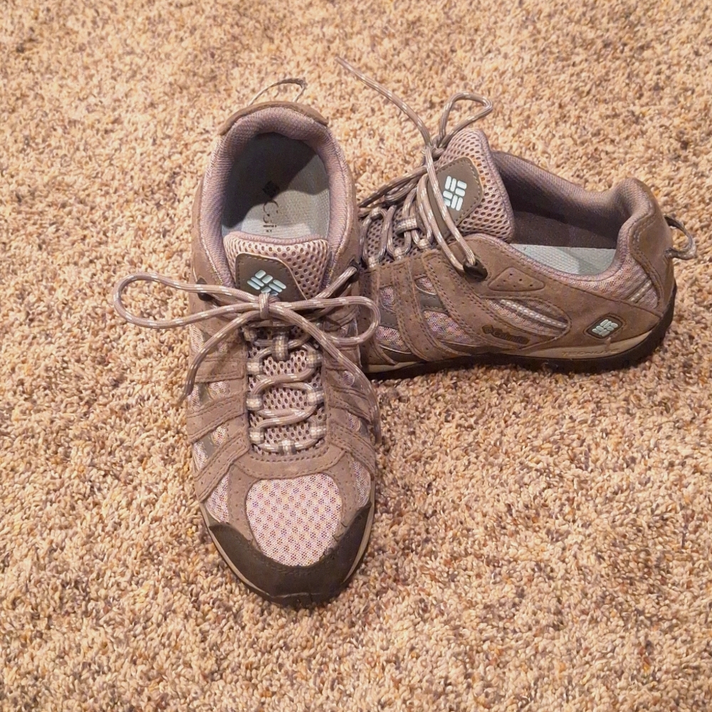 COLUMBIA | Omni Grip.  Hiking Shoes in Gray | womens 9